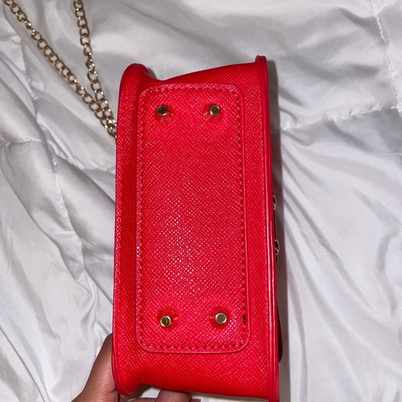 Cross body - Picture 3 of 4